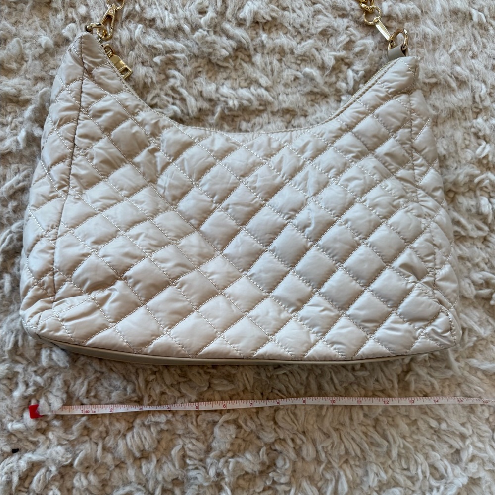 NWOT Jen & Co tan quilted bag with gold chair strap - Picture 2 of 6